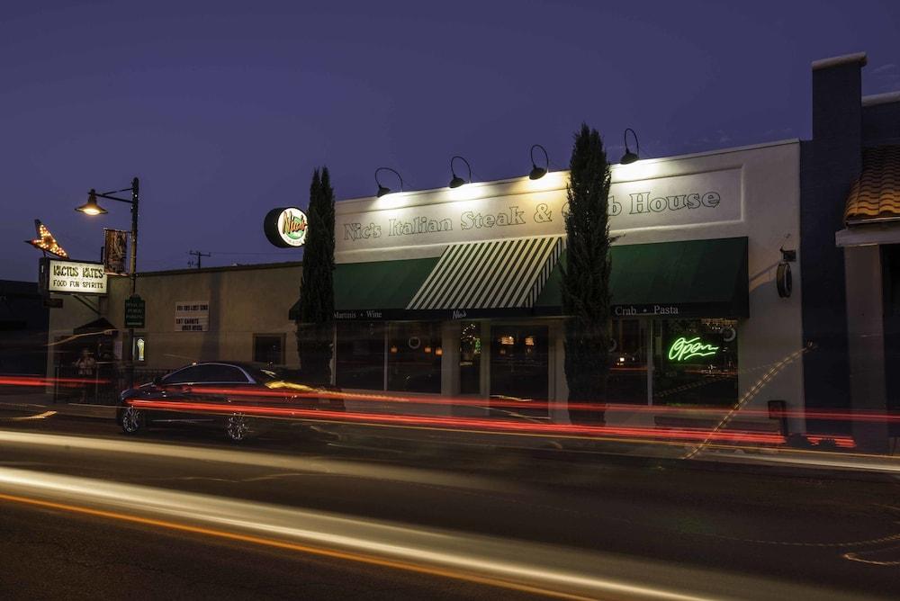 The Tavern Hotel コットンウッド エクステリア 写真