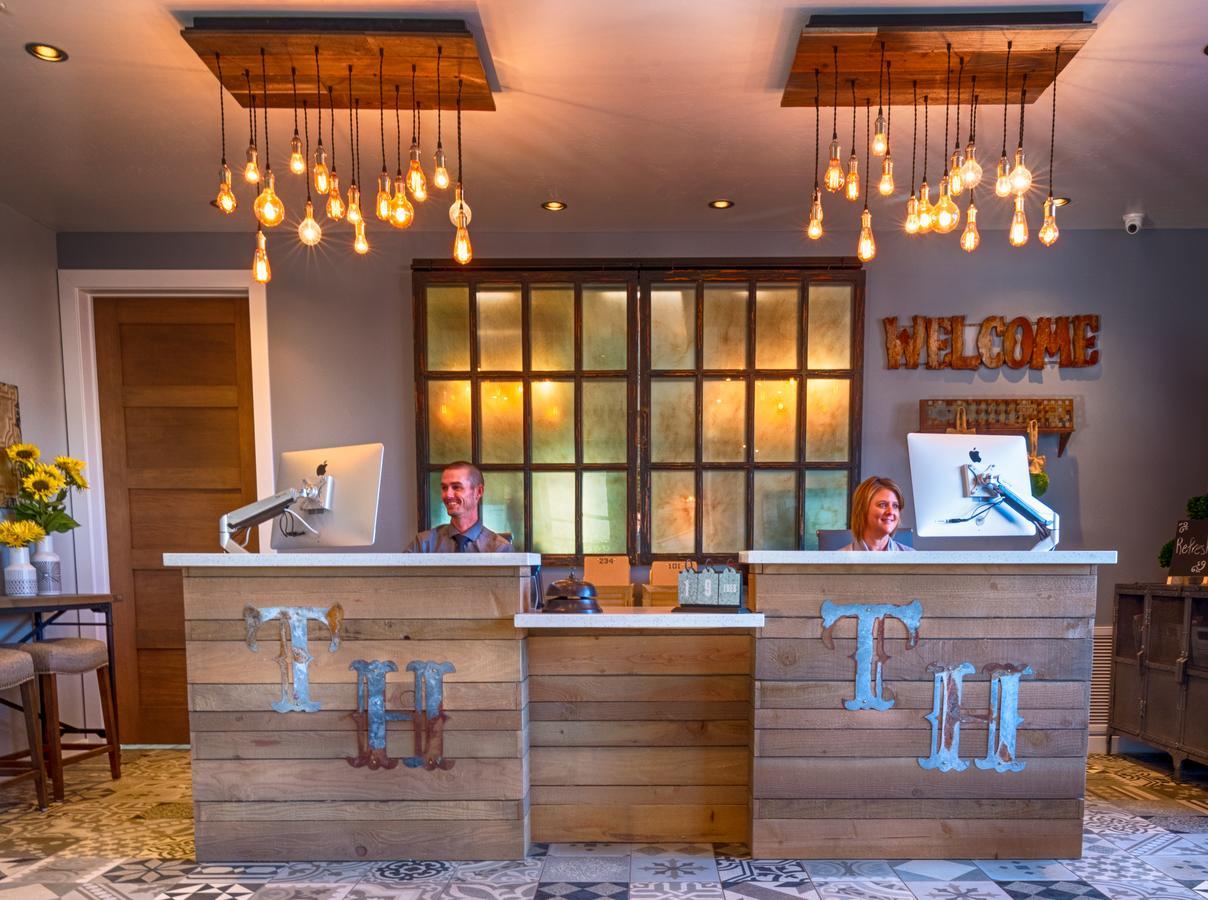 The Tavern Hotel コットンウッド エクステリア 写真
